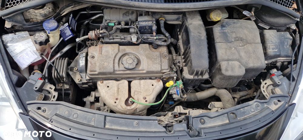Peugeot 207 - 8