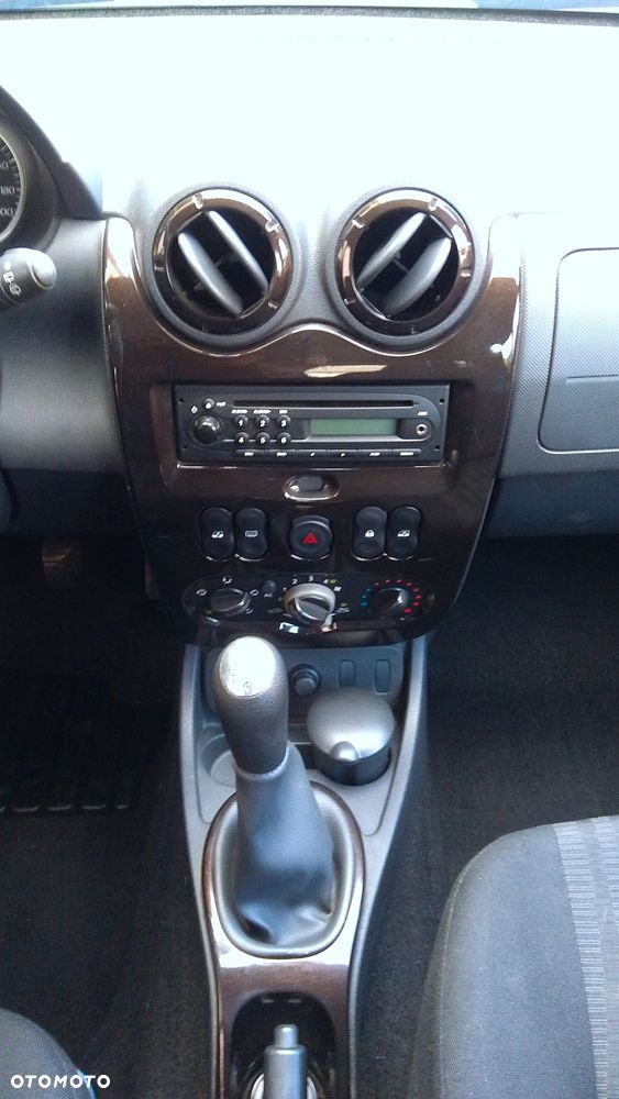 Dacia Duster 1.6 Laureate Euro5 - 13