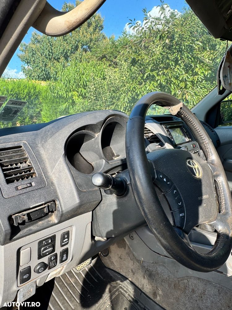 Toyota Hilux - 10