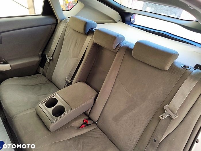 Toyota Prius 2011 photo 2