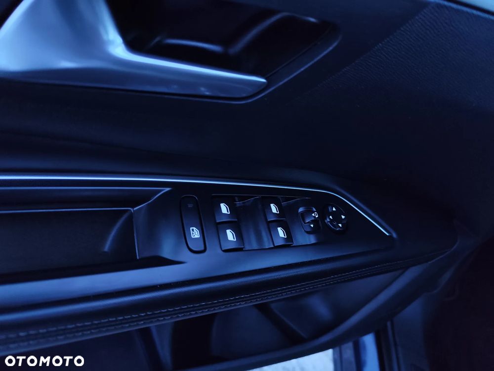 Peugeot 5008 1.6 BlueHDI Allure S&S EAT6 - 22