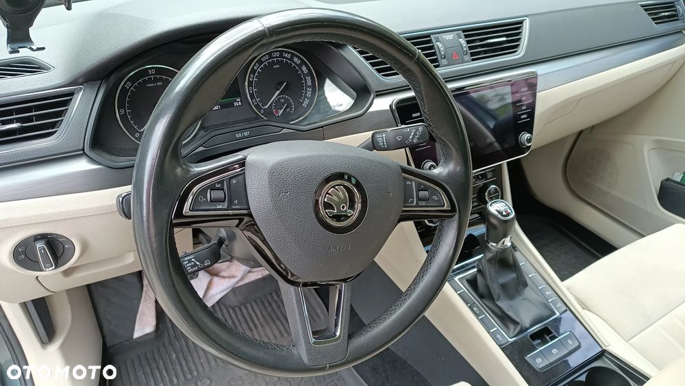 Skoda Superb 2.0 TDI 4x4 Style - 22