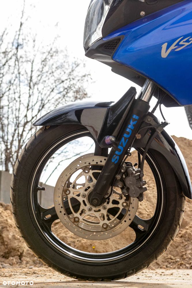 Suzuki V-STROM - 27