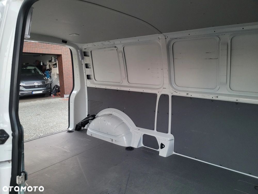 Volkswagen Transporter T6.1 - 24