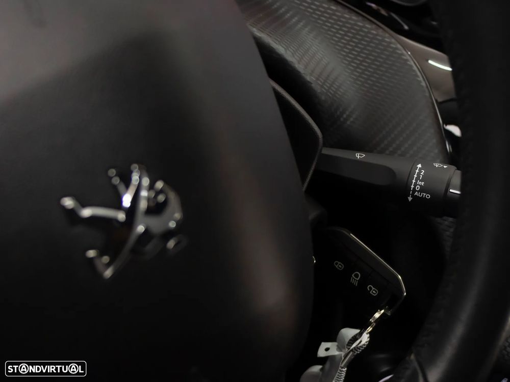 Peugeot 2008 1.2 PureTech Signature - 24