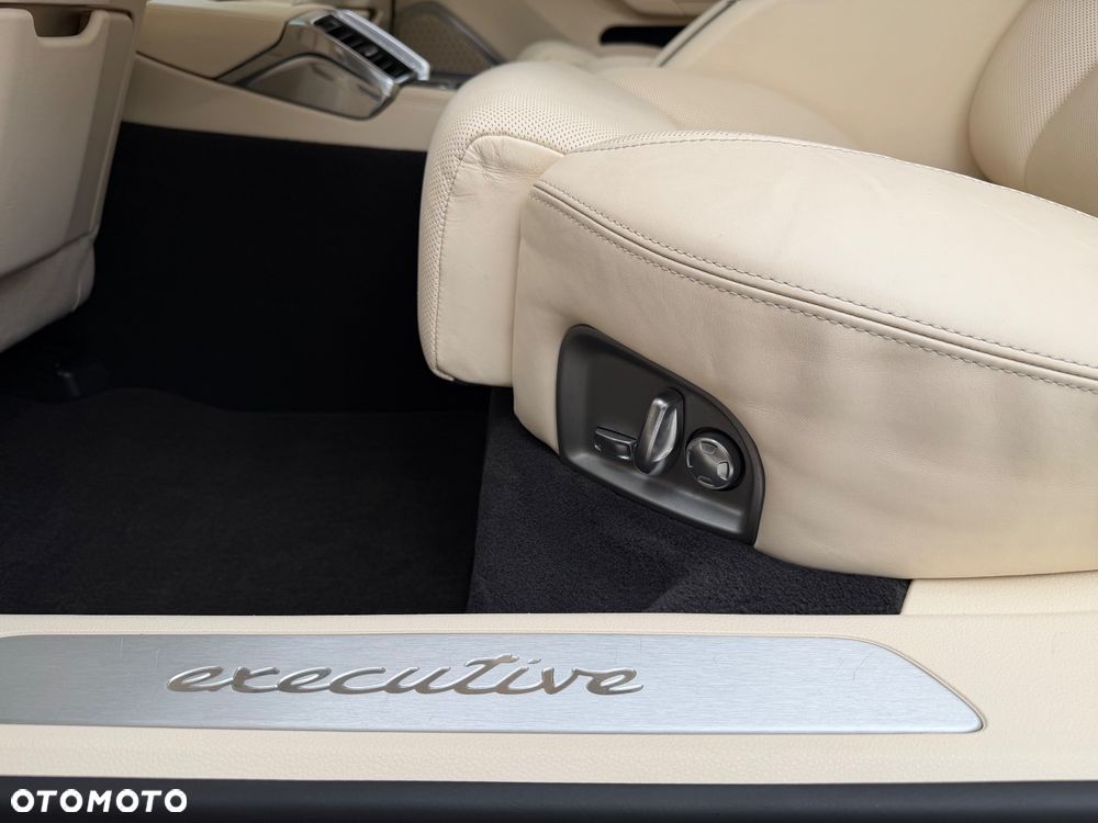 Porsche Panamera Turbo Executive - 25