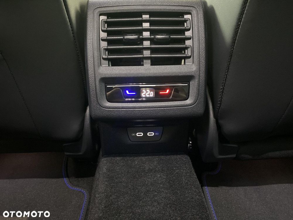 Volkswagen Golf - 22