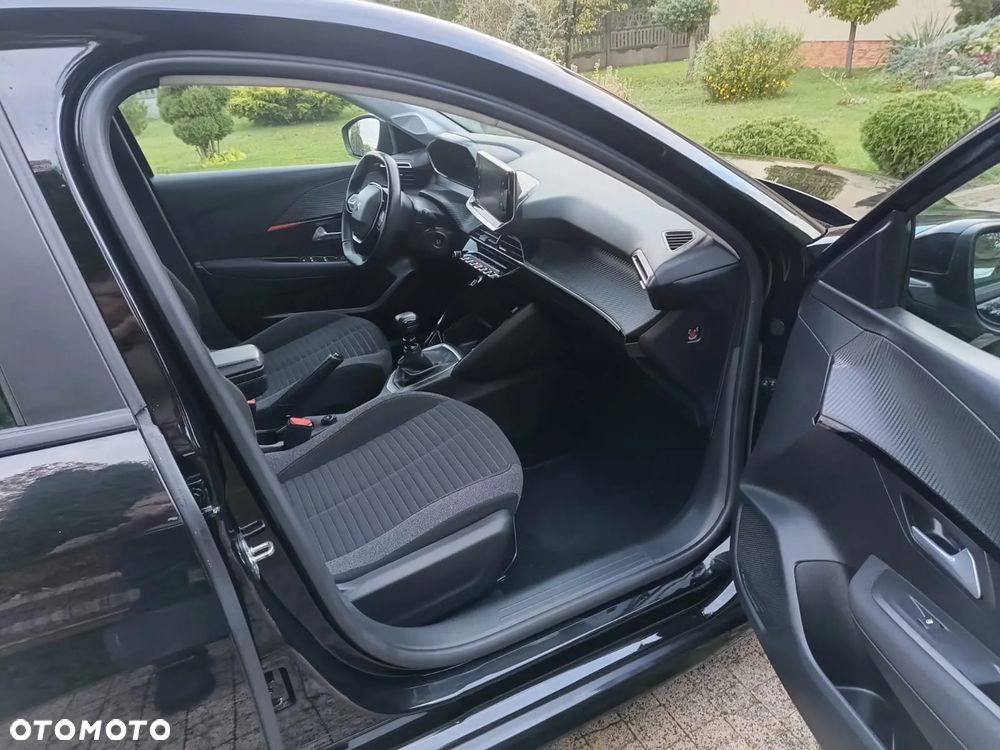 Peugeot 208 - 10