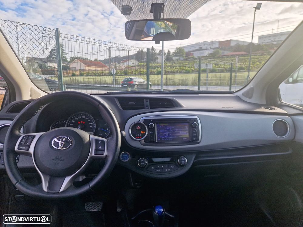 Toyota Yaris 1.5 HSD Sport+Navi - 5