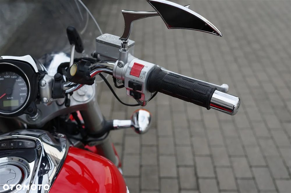 Suzuki Intruder - 15