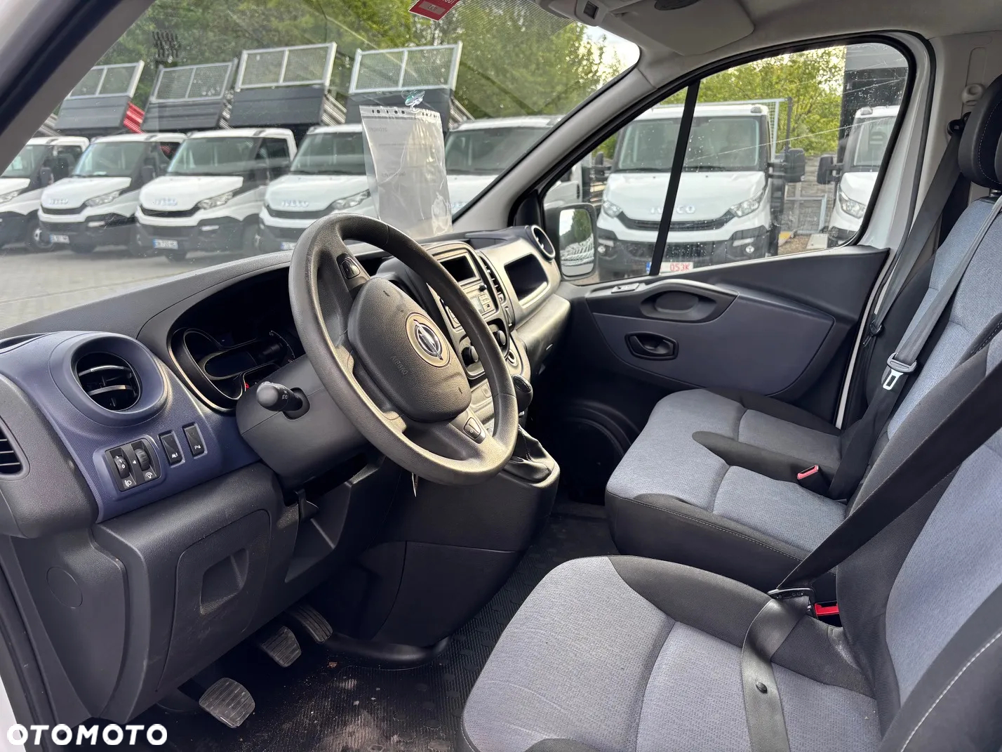 Opel VIVARO 1LH1 - 8