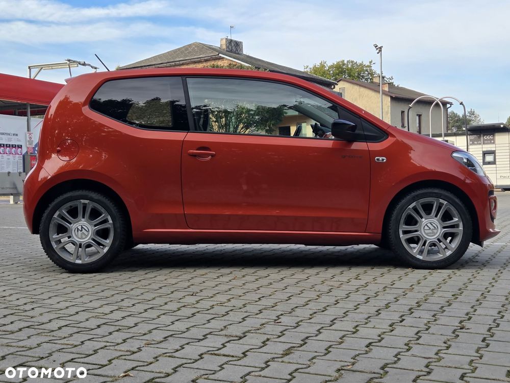 Volkswagen up! groove - 25