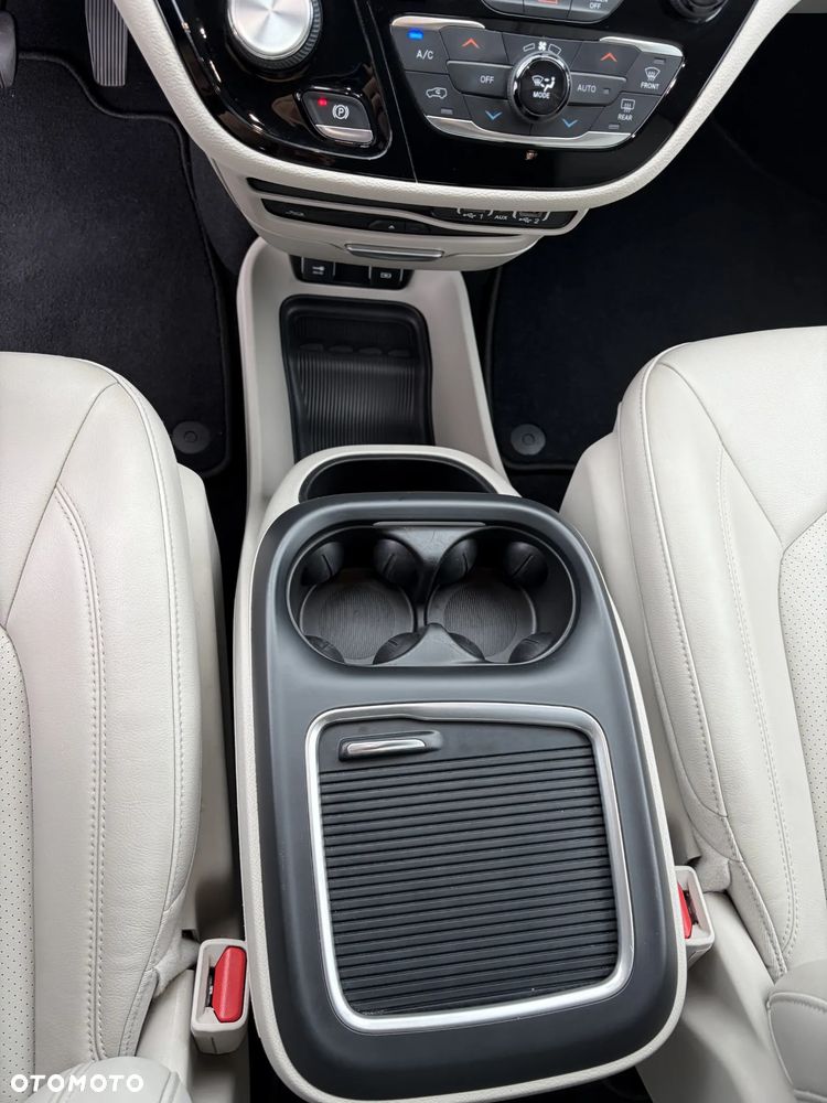 Chrysler Pacifica - 15