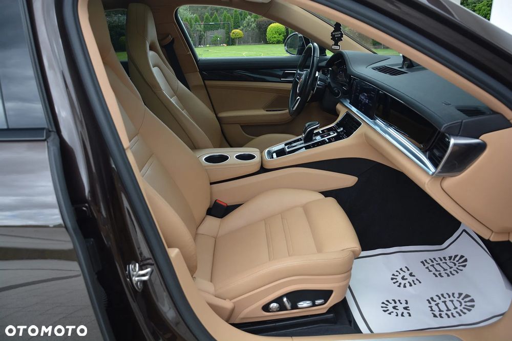 Porsche Panamera 4 - 19