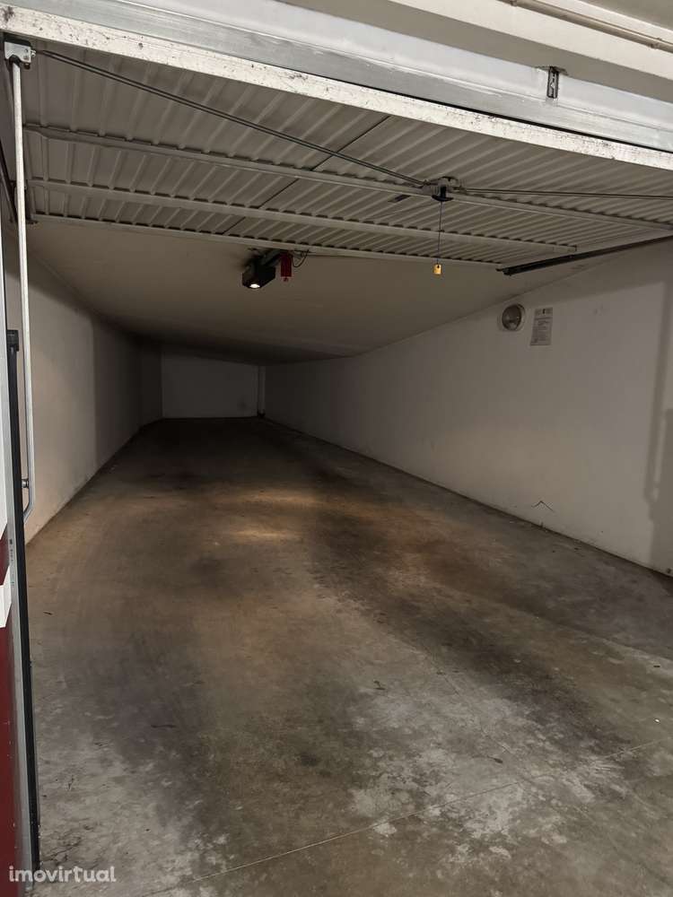 Garagem + arrecadação à venda em Leiria - Grande imagem: 2/3