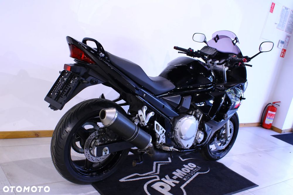 Suzuki GSX - 6