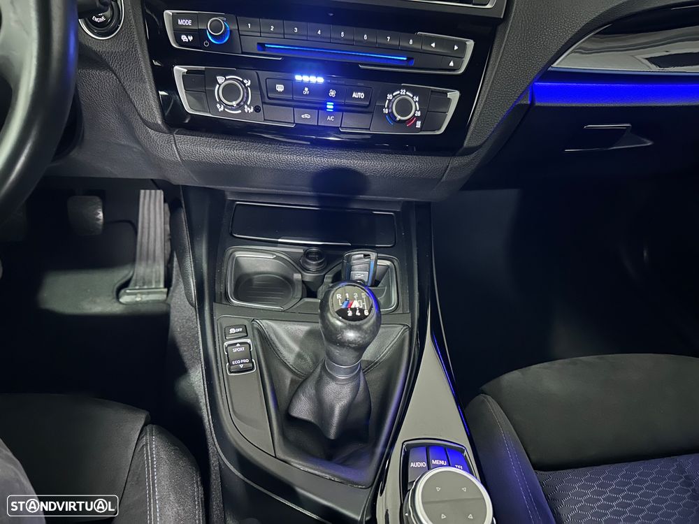 BMW 118 d Pack M - 19