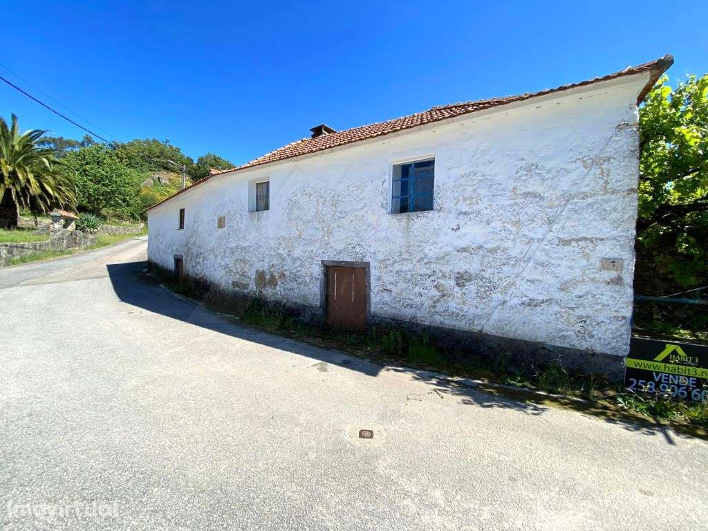 Moradia para restauro em Parada - Grande imagem: 2/22