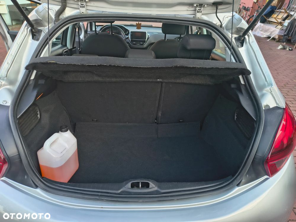 Peugeot 208 - 5