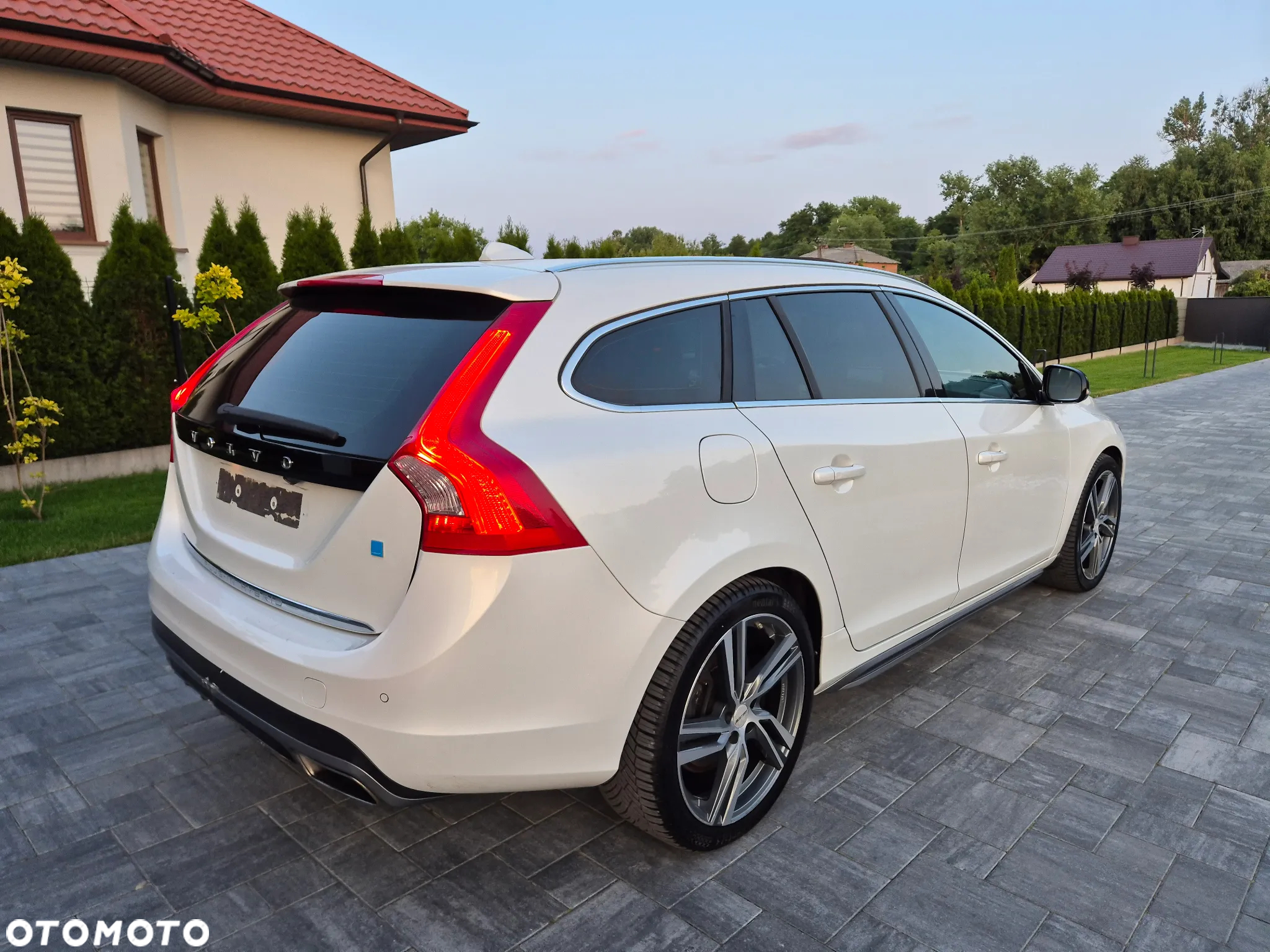 Volvo V60 D6 Plug-In-Hybrid AWD Geartronic Summum - 28
