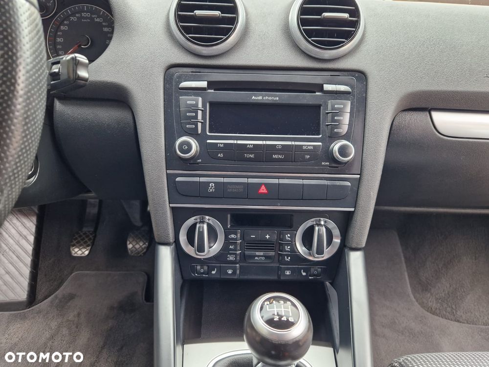 Audi A3 Sportback 1.8 TFSI Ambiente - 17