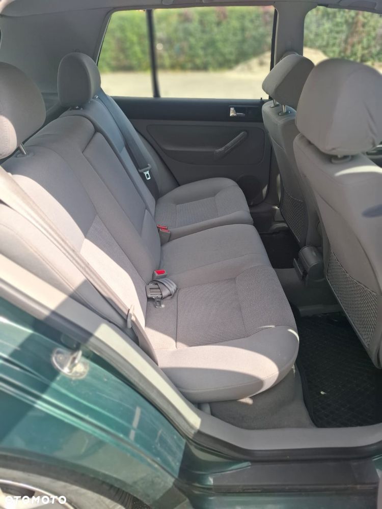 Volkswagen Golf 1.9 TDI Highline - 27
