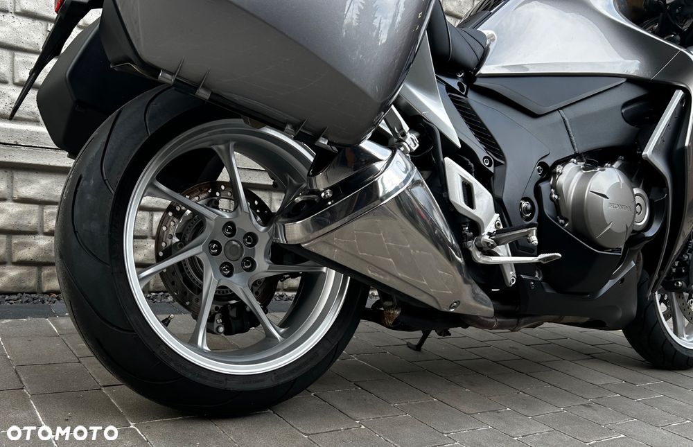 Honda VFR - 5