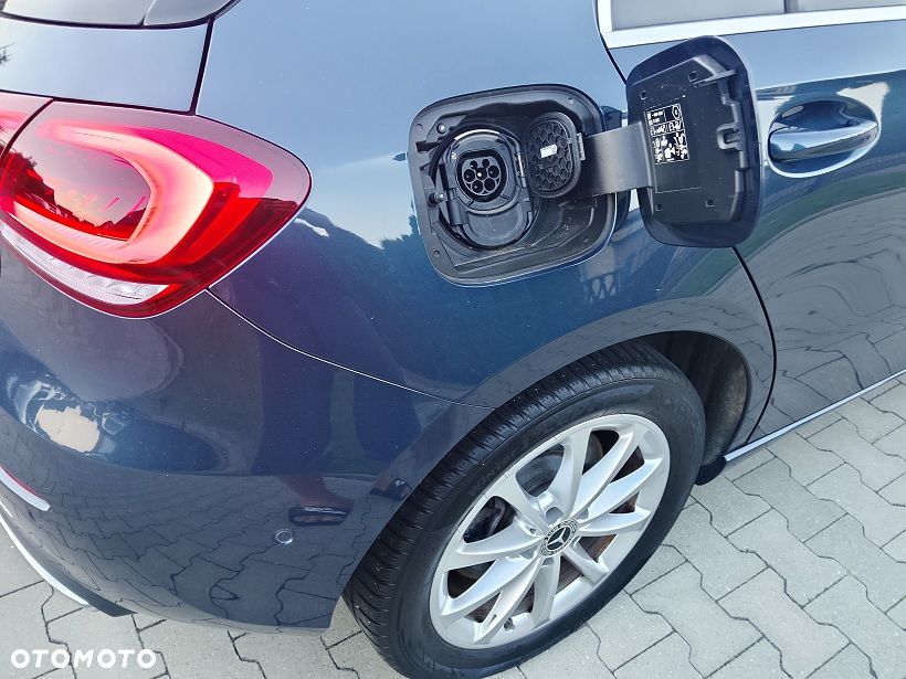 Mercedes-Benz Klasa A 250 e 8G-DCT Edition 2021 - 13