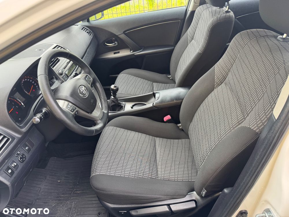 Toyota Avensis 1.8 Luna - 19