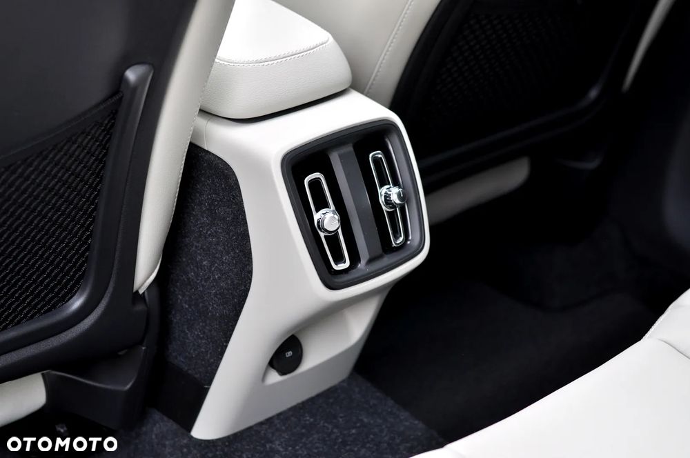 Volvo XC 40 T3 R-Design - 25