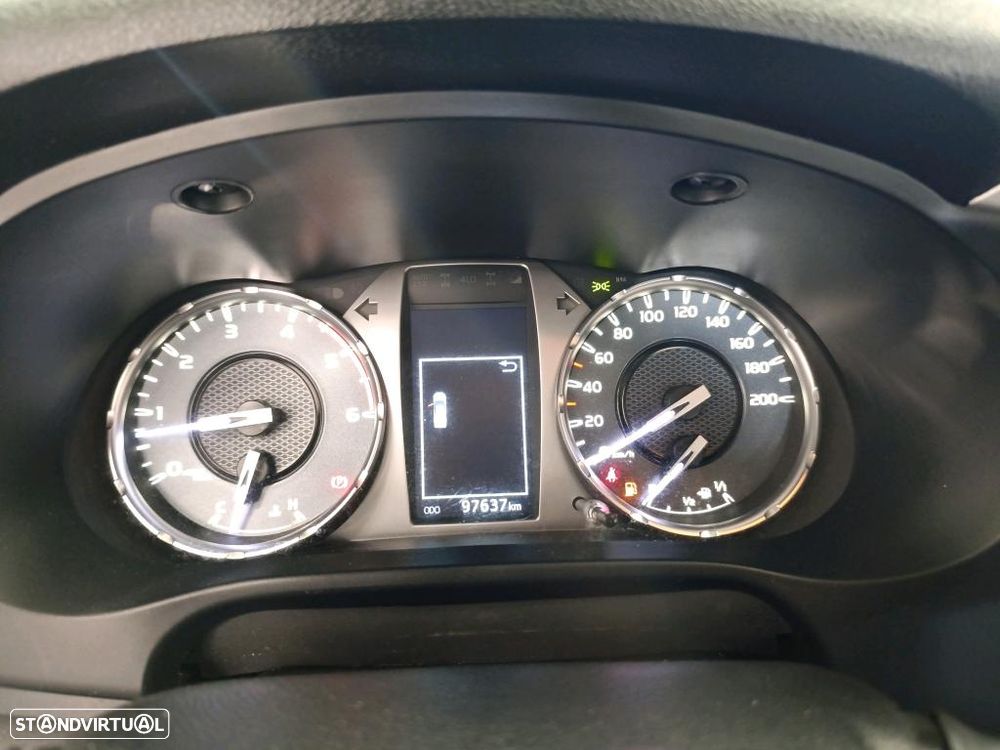 Toyota HILUX 2.4 D-4D 4WD CD - 6