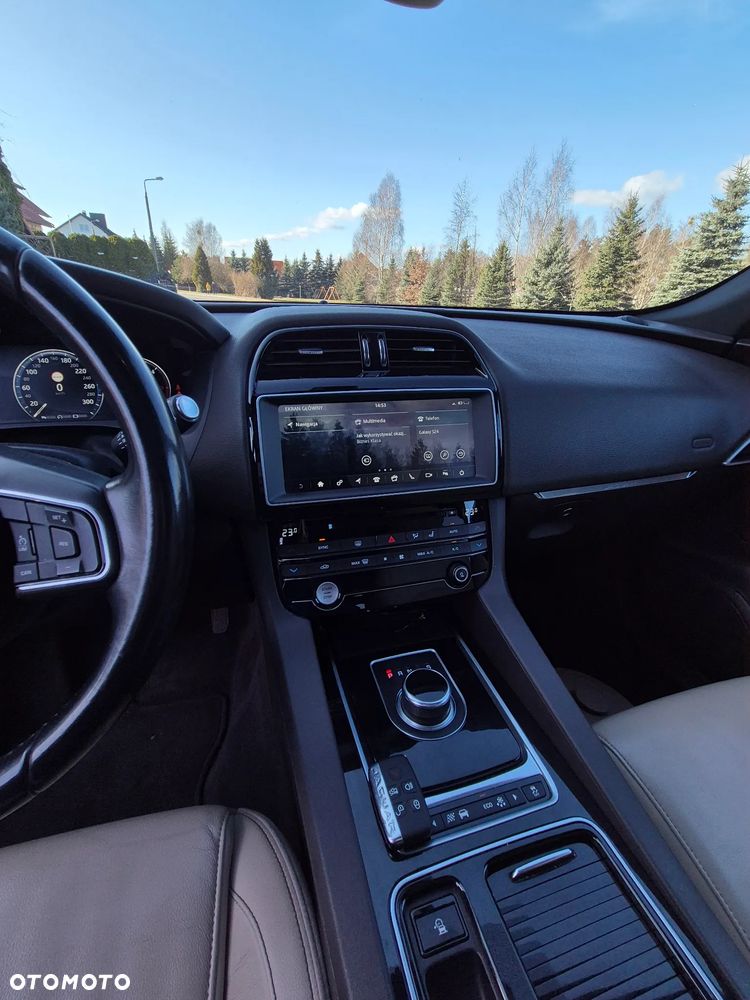 Jaguar F-Pace 2.0 i4D AWD Prestige - 16