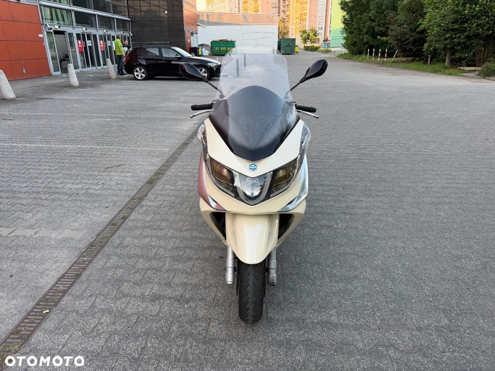 Piaggio X10 - 16