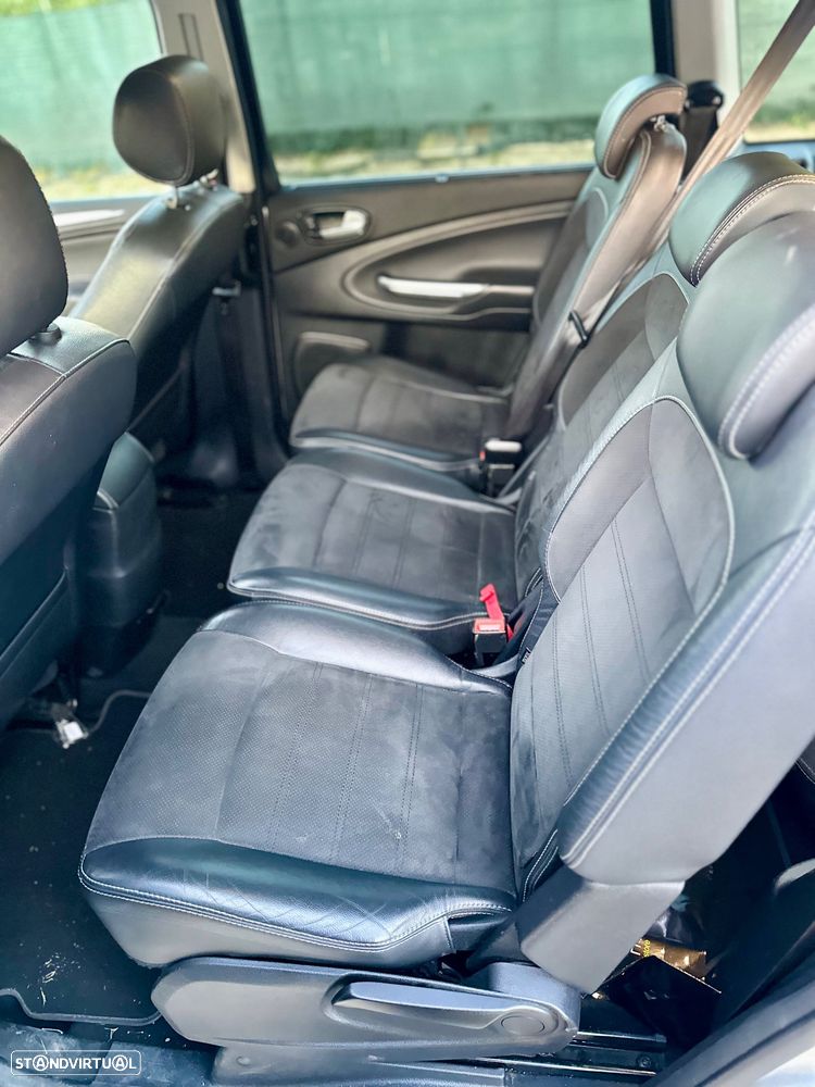 Ford S-Max - 13