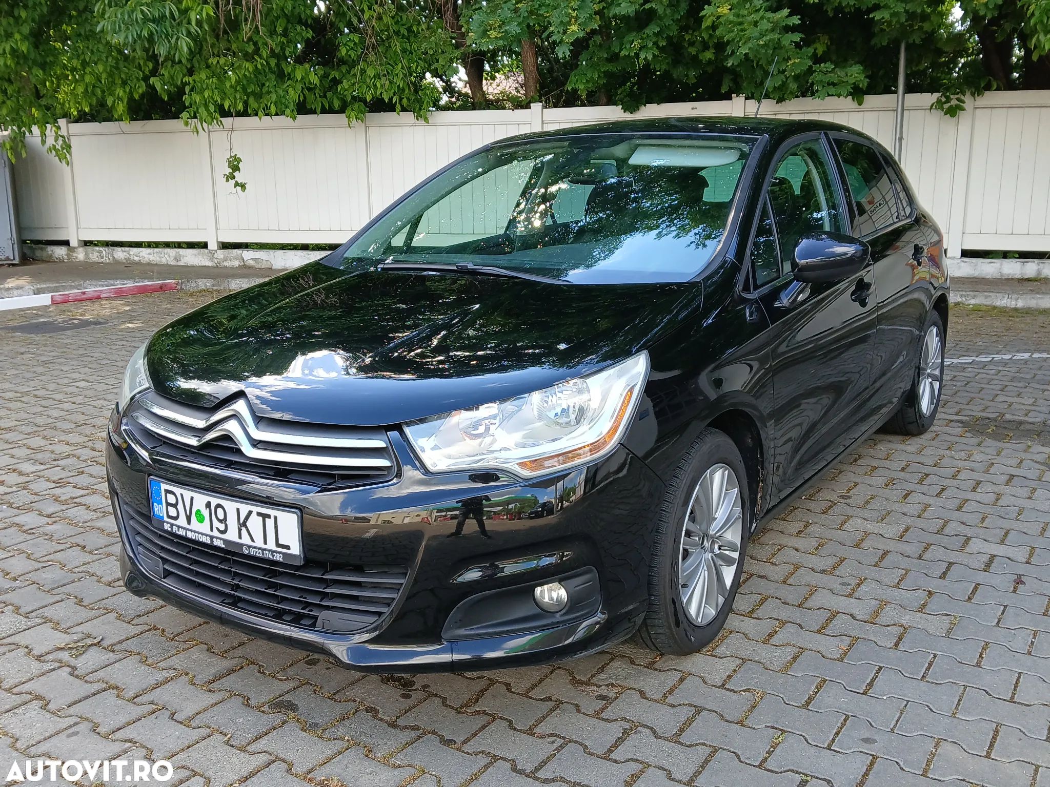 Citroën C4 e-HDi 110 EGS6 Stop/Start System Exclusive - 1