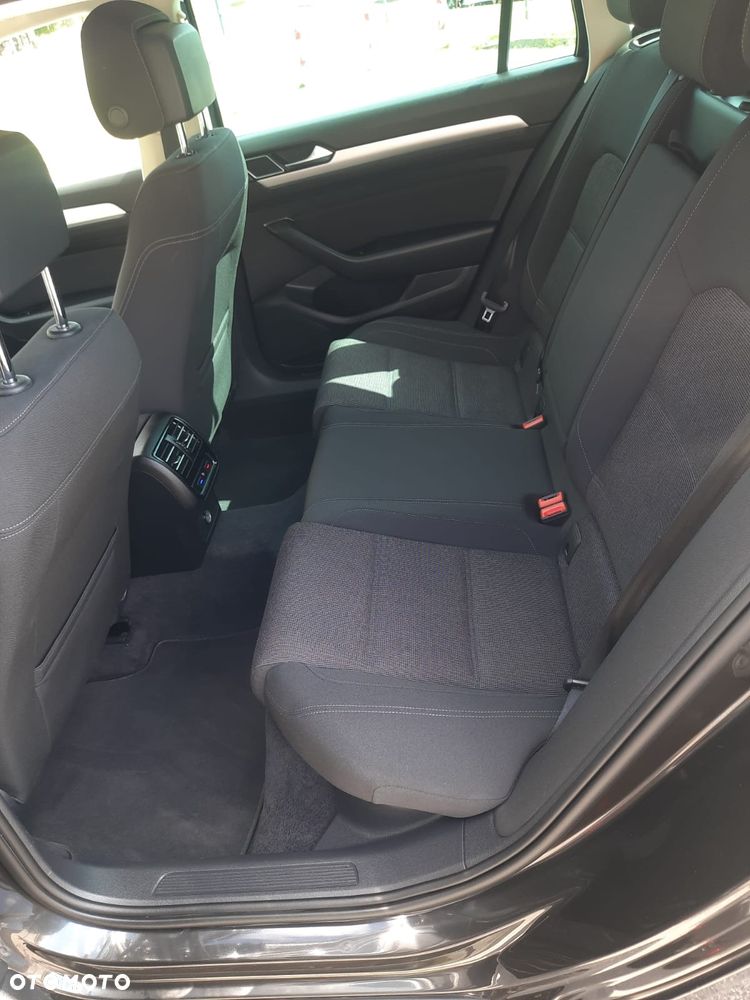 Volkswagen Passat Variant 1.6 TDI (BlueMotion Technology) DSG Comfortline - 19