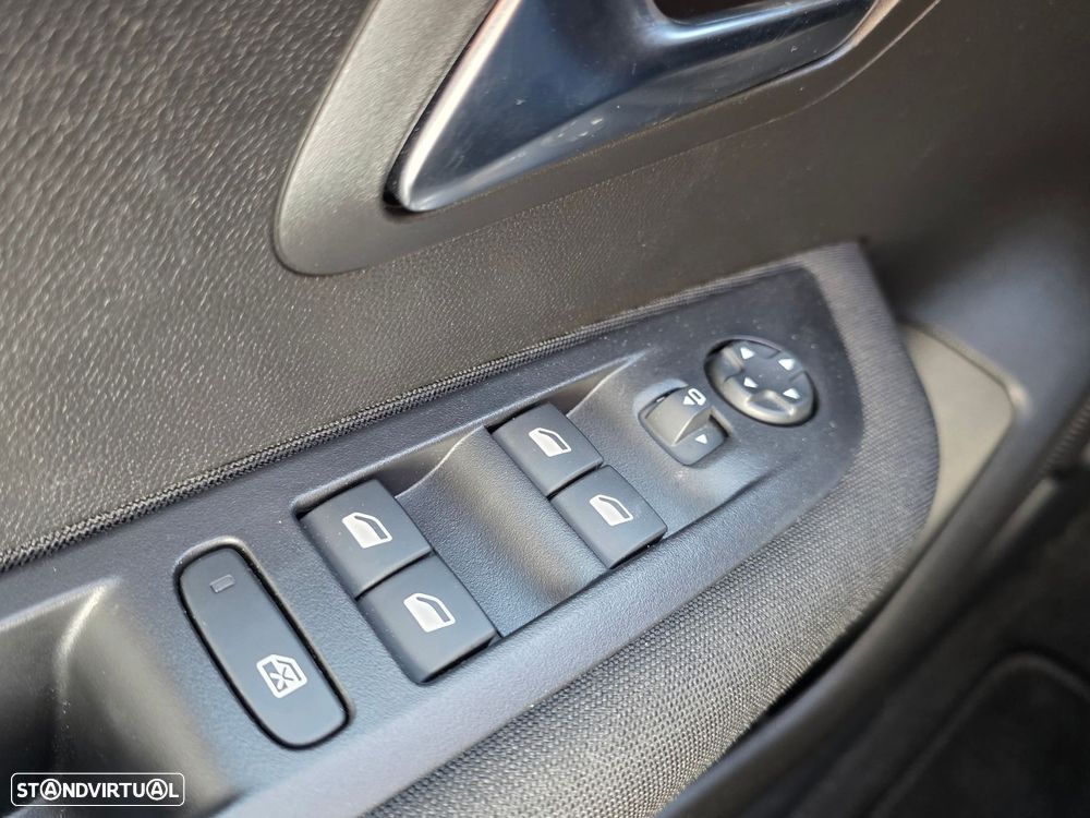 Peugeot 208 1.2 PureTech Active Pack - 17