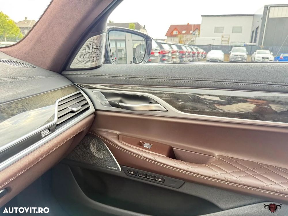 BMW Seria 7 740d xDrive MHEV - 24