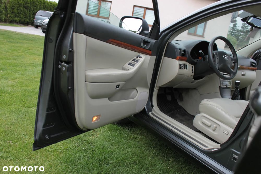 Toyota Avensis 2.2 D-CAT Executive - 12