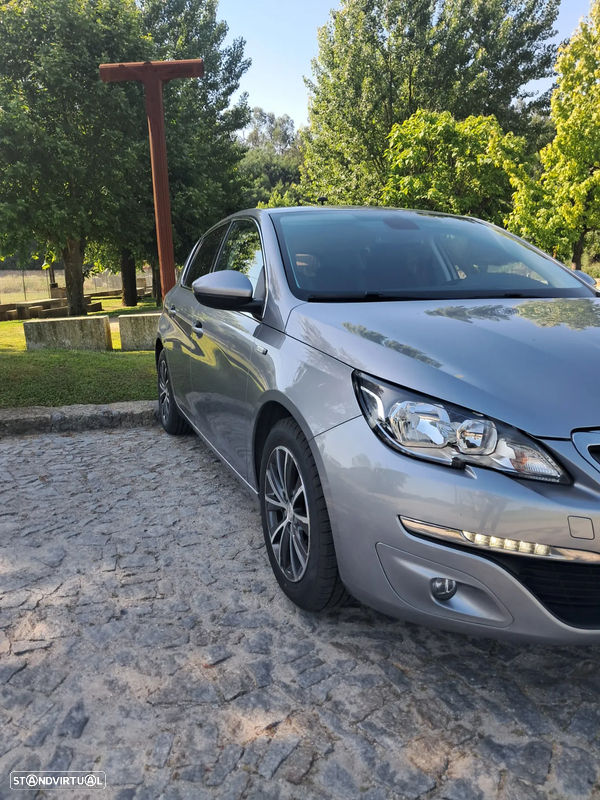 Peugeot 308 1.2 PureTech Style J17