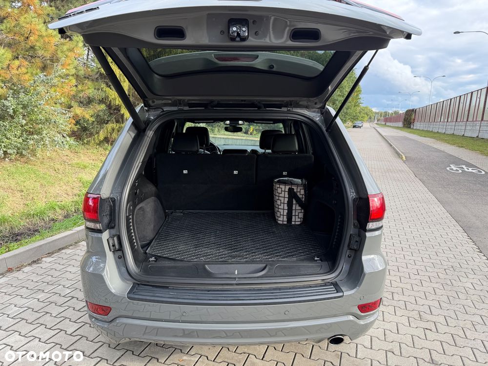 Jeep Grand Cherokee - 33