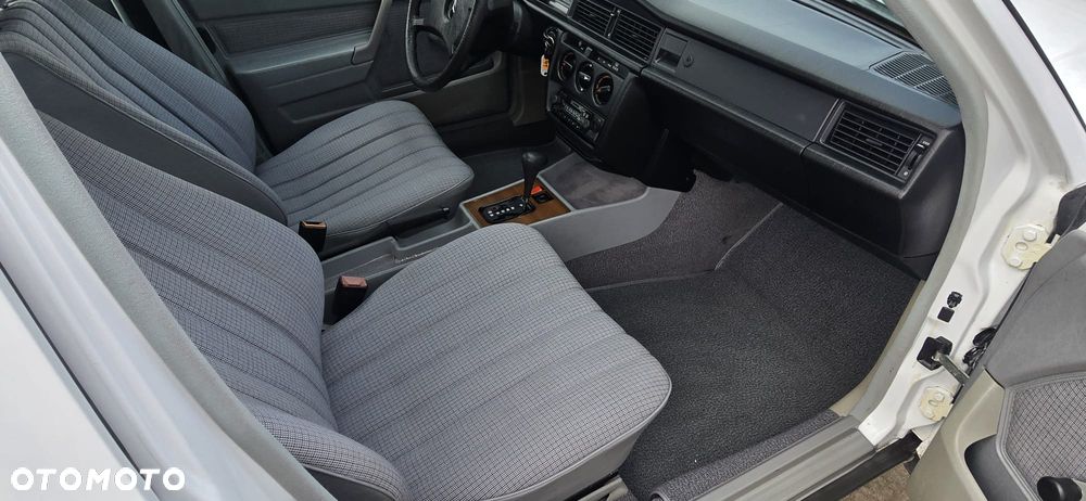 Mercedes-Benz 280 - 13