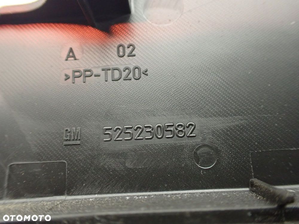 SKRZYNKA BEZPIECZNIKÓW AKU OPEL INSIGNIA A 525230582 - 8