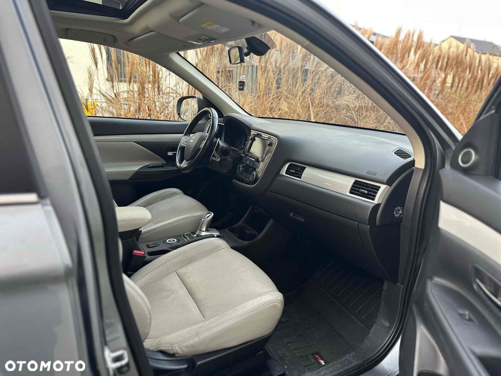 Mitsubishi Outlander PHEV Instyle NAVI - 22