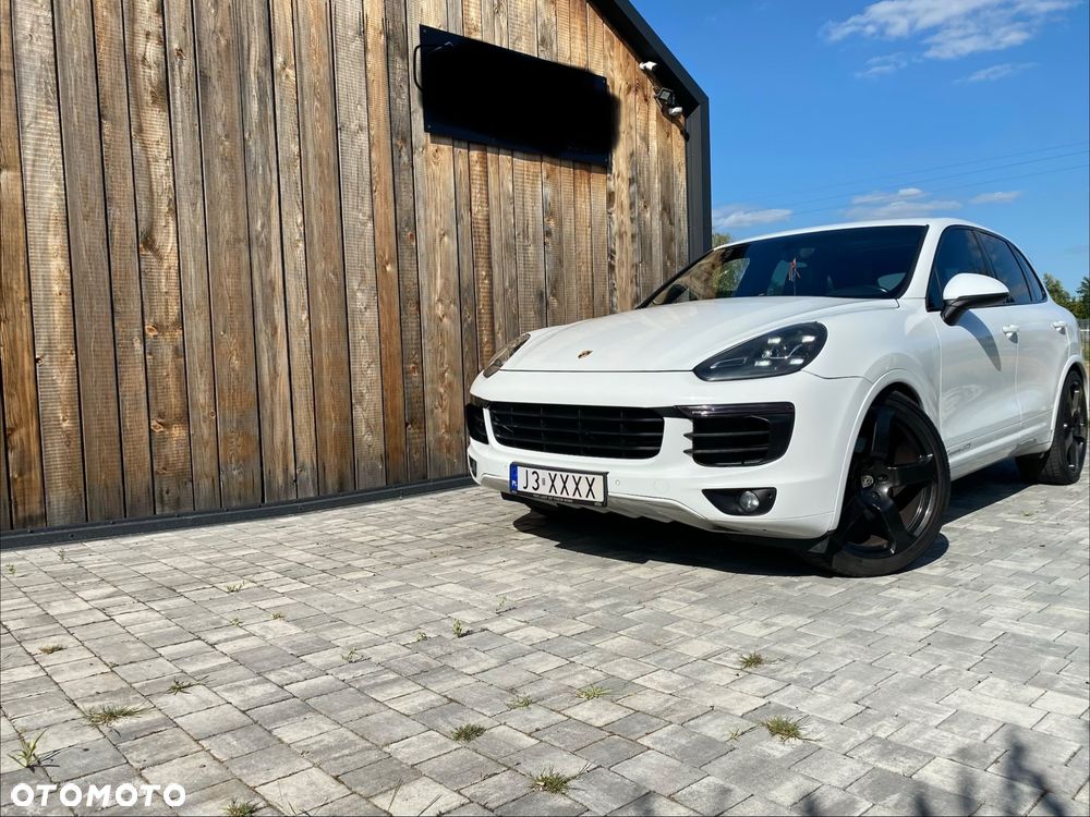Porsche Cayenne - 1