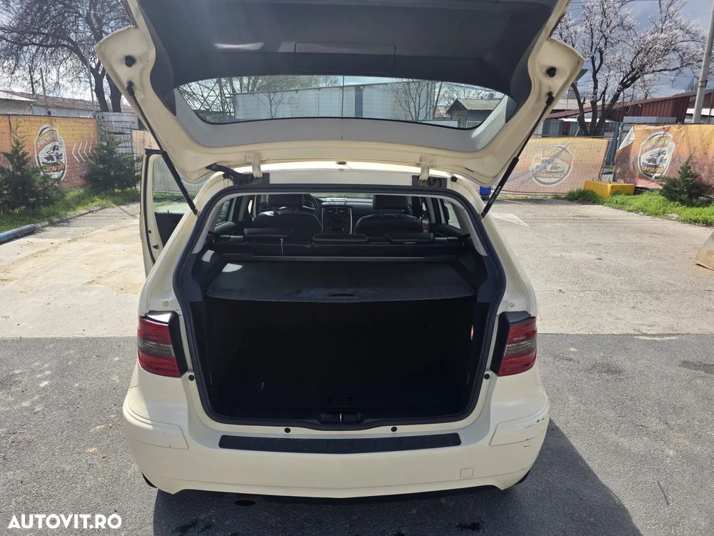 Mercedes-Benz B 180 - 30