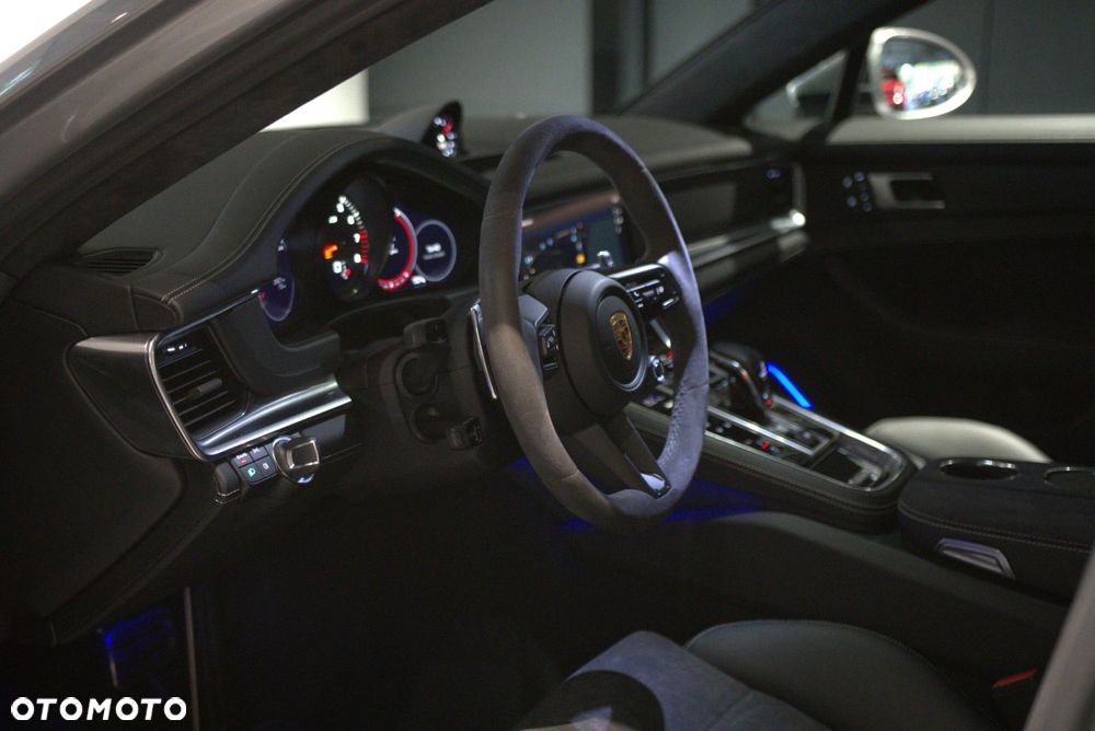 Porsche Panamera GTS Sport Turismo - 16