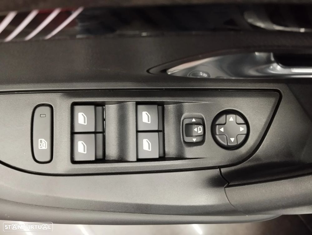 Peugeot 2008 1.2 Hybrid Allure e-DCS6 - 19