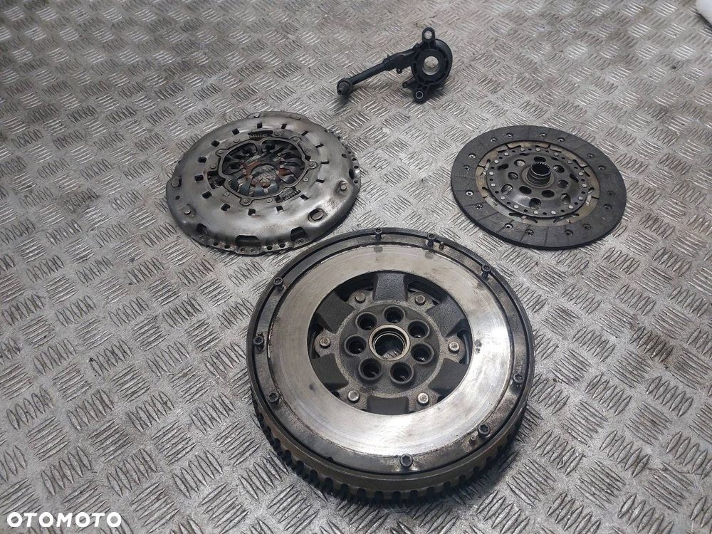 KOŁO DWUMASOWE + TARCZA + DOCISK + ŁOŻYSKO RENAULT MEGANE II 1.9 DCI - 1