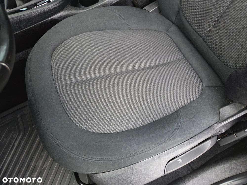 BMW Seria 2 218i Advantage - 27